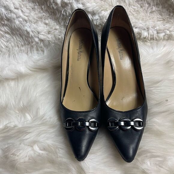 Neiman Marcus Jacki Black Leather slip on heels size 8.5M - Picture 1 of 13